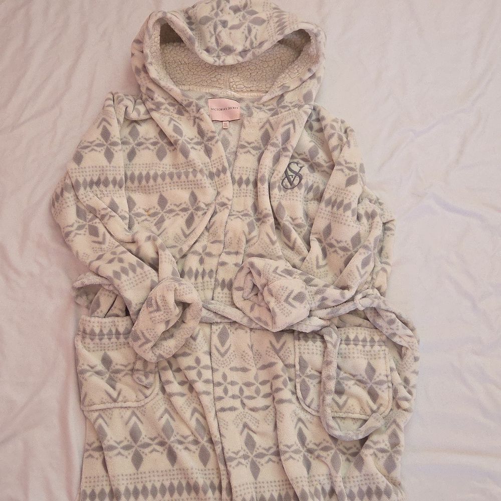 Victoria's Secret White And Gray Pattern Robe Size XL